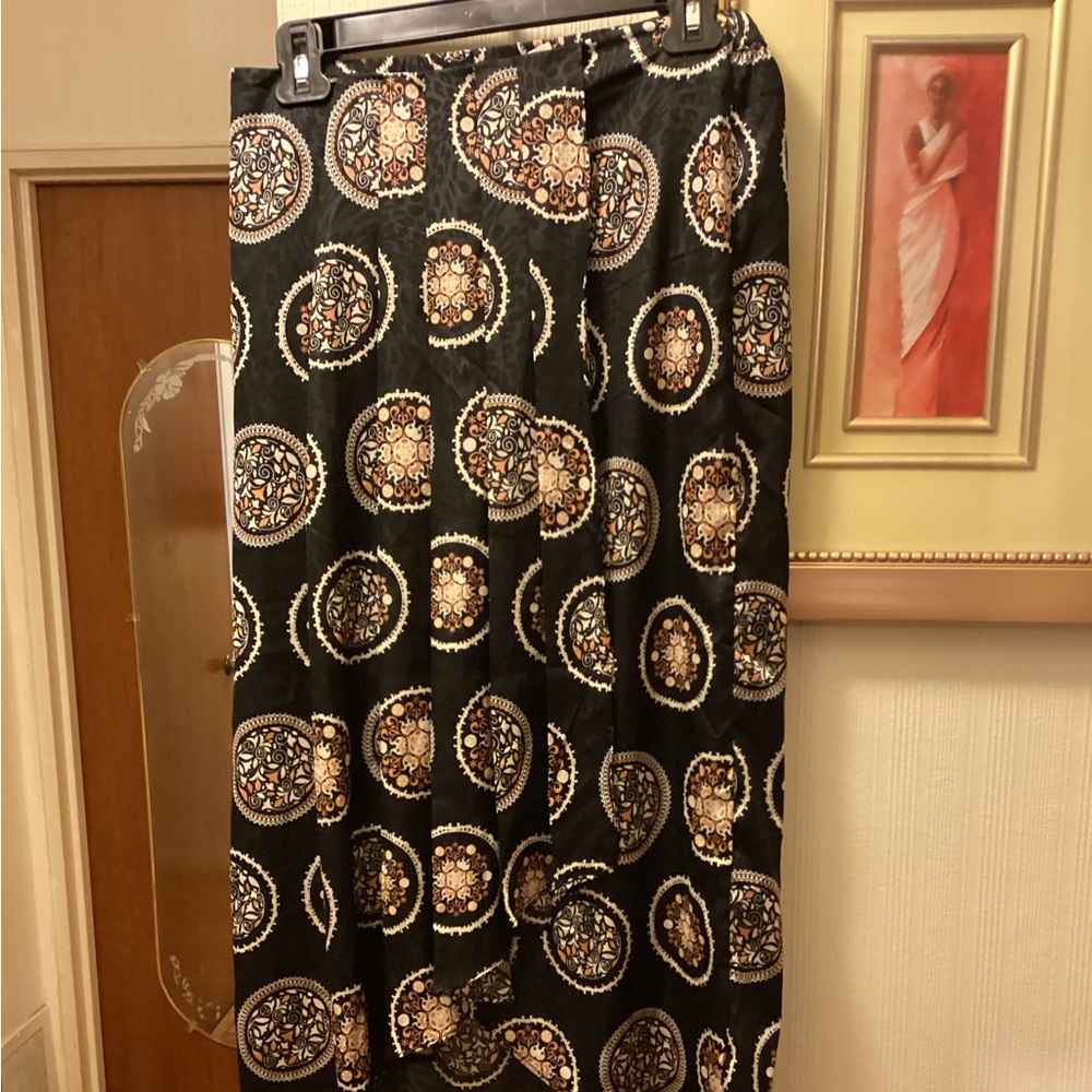 Joie Black and Cream Patterned High Low Skirt SZ M. $17.